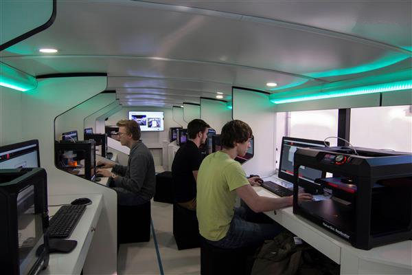 3d打印教室方案有哪些 將3D打印移動教室裝到巴士上