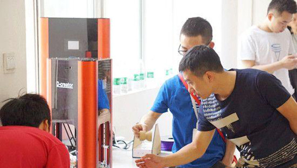 不得了 成都大學(xué)生“創(chuàng)客”研制3D打印機(jī) 大多外銷美國